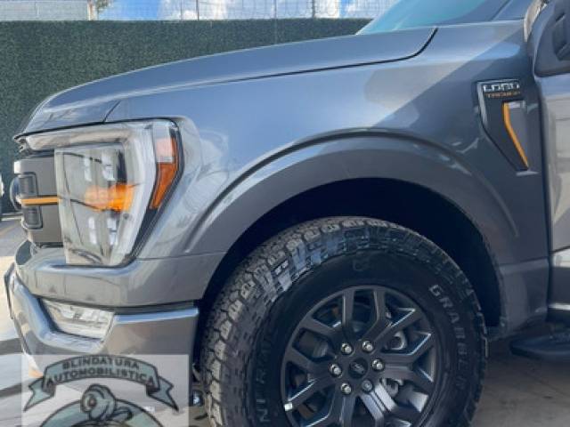 Ford Lobo TREMOR Pick-Up gris 6 CIL $2.900.000