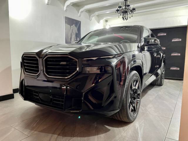 BMW XM Hibrido SUV V8 Biturbo 4.4 negro $3.450.000